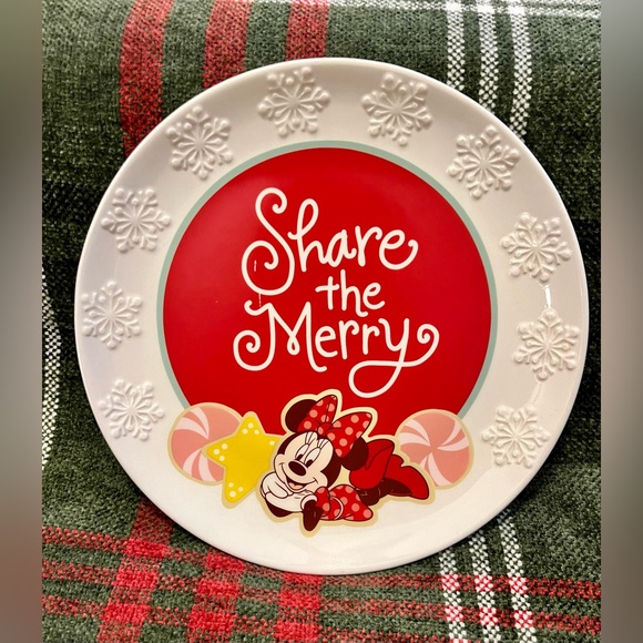 🎅🏼Hallmark Disney Minnie Mouse Share the Merry Snowflake 9" Round Cookie Plate🎄 - Picture 2 of 6